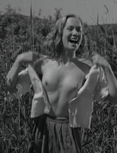 Tove Maes topless in Ditte Menneskebarn