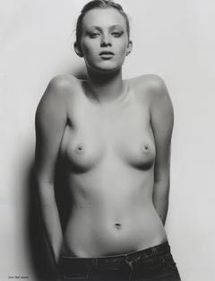 Karen Elson topless in jeans photo