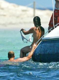 Pippa Middleton topless on a yacht paparazzi photo
