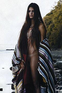 Isabeli Fontana in nature