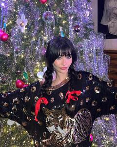 Malina Weissman for Marc Jacobs fragrances - December 2022