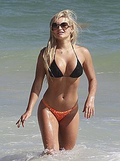 Thaiz Schmitt in bikini