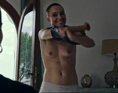 Itsaso Arana topless at Las de la ultima fila