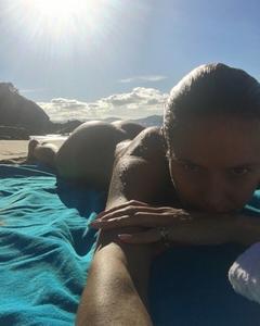 Heidi Klum sunbathing naked shares hot selfie photo on her Instagram