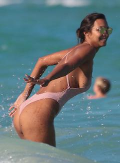 Lais Ribeiro ass and sideboob