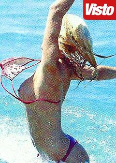 Giulia Montanarini lost her bra and flashing nude tits