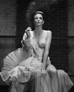 Stephanie Seymour smoking topless