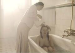 Anna Kapaleva nude in a bathtub at Dom obrazcovogo soderjaniya