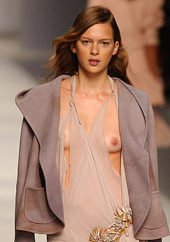 Elise Crombez nude tits runway image