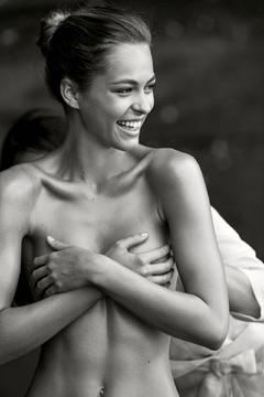 Caroline Kelley topless cover her tits