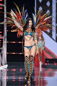 Adriana Lima in lingerie runway image