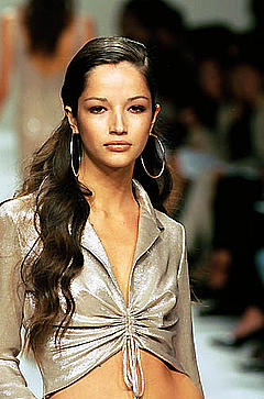 Renata Maciel runway photo