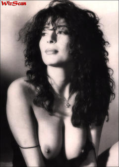 Alma Lo Moro nude tits