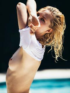 Hannah Holman topless