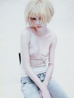 Ehren Dorsey shows her nude tit