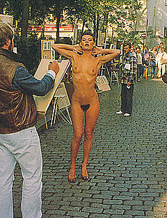 Isabelle Hermosa fully nude in public