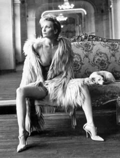 French singer Patricia Kaas legs and pokies