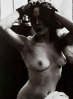 Chloe Sevigny shows her nude tits