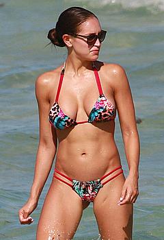 Jaclyn Swedberg cleavage in bikini