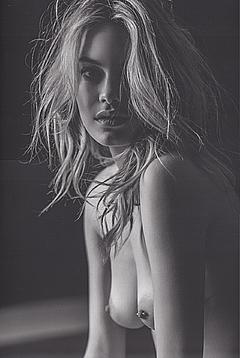 Sara Sampaio topless