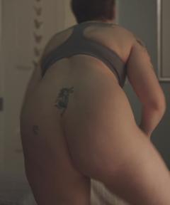 Lena Dunham nude butt in Girls