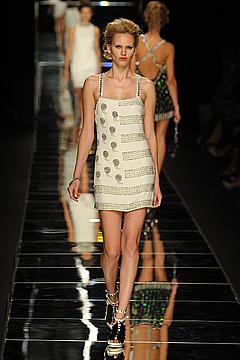 Valeria Dmitrienko runway photo