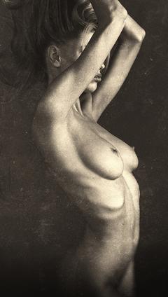 Charlotte Mckinney fully nude