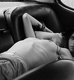 Zippora Seven topless in a car