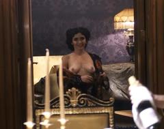 Ana Kavalis topless in a mirror in Das Adlon. Eine Familiensaga