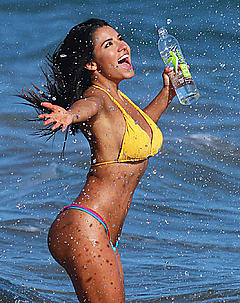 Bruna Tuna 138 water bikini photoshoot