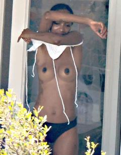 Jourdan Dunn topless in her hotel balcony