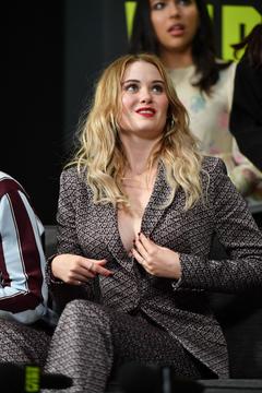 Virginia Gardner - New York Comic Con 2019 Press Room for Runaways