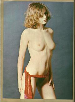 Leonora Fani posing naked