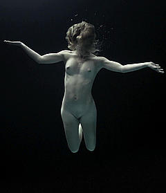 Gemita Samarra fully nude in Pressure