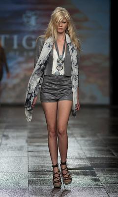 Emilia Nilsson sexy runway