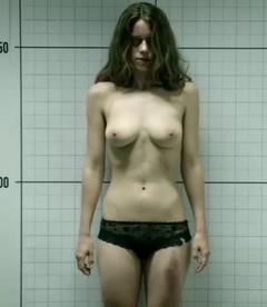 Alice Dwyer topless in Im Alleingang - Elemente des Zweifels