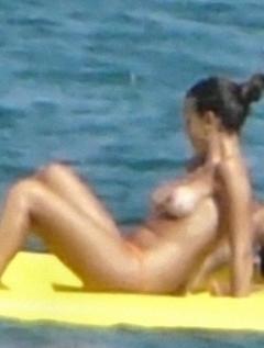 Francesca Fioretti paddleboarding nude