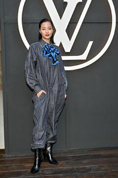 Suzu Hirose attends the Louis Vuitton Cruise 2026 photocall at Palais Des Papes, Avignon, France - May 22, 2025