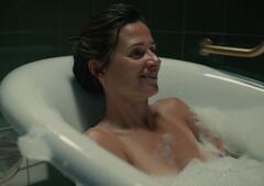 Agnieszka Grochowska naked in a bathtub at Skolowani