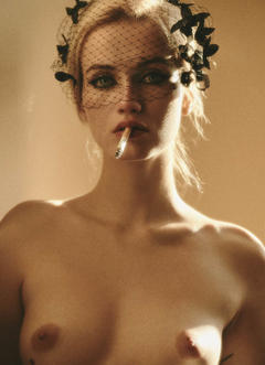 Hanna Koczewska smoking topless