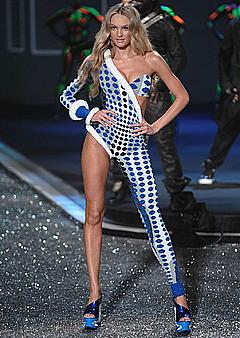 Candice Swanepoel sexy runway VS photo