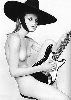 Guinevere van Seenus naked with guitar