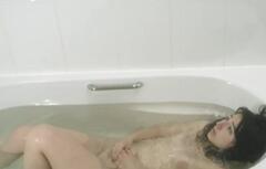 Heloise Menat nude in the bathtub at Marie