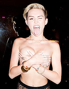 Miley Cyrus posing topless cover her tits