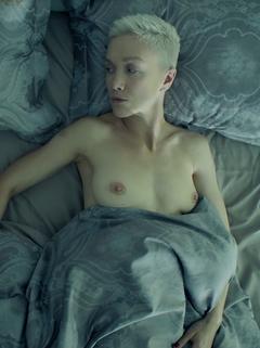 Russian actress Darya Moroz topless in a bed at Soderzhanki