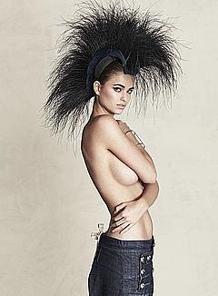 Robin Holzken topless