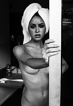 Jehane GiGi Paris braless