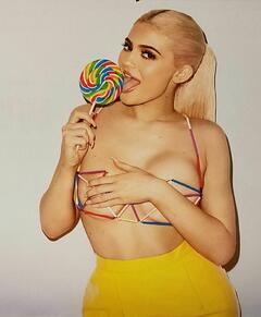 Kylie Jenner topless cover her breasts