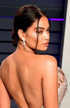 Shanina Shaik nipple slip at 2019 Vanity Fair Oscar Party