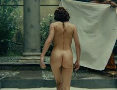 Carole Bouquet nude ass at Le bon roi Dagobert